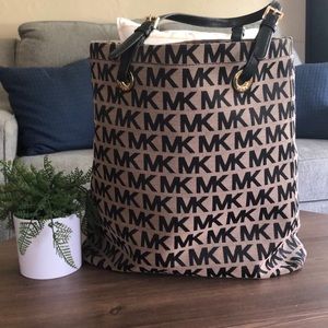 AUTHENTIC Michael Kors tote